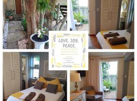 Fotos de Hotel: Love Joy Peace Cottage