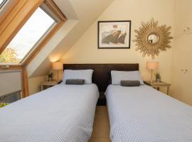 Hotel Foto: Waterside Self-Catering Serviced Rooms, Studios, Cottages & bed & breakfast