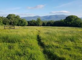 Woodford Guest House in old farm, hotel v destinaci Killarney