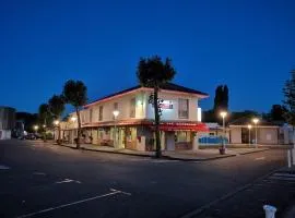 阿里奈斯酒吧酒店
