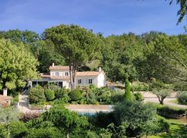 A picture of the hotel: La Villa Moursoise 4 Etoiles