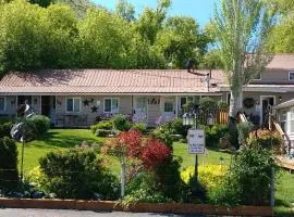 Alpaca Inn, The