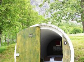 Campingplatz mit Restaurant & Sportarena Leukerbad, Hotel in Leukerbad