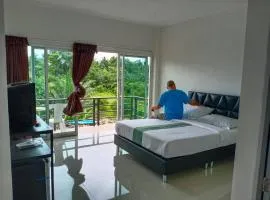 Tom's house