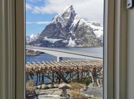Sakrisøy Gjestegård - Manor House in Sakrisøy - Solbakken anno 1880, khách sạn ở Reine