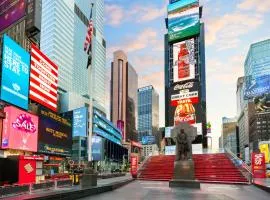 Crowne Plaza Times Square Manhattan, an IHG Hotel โรงแรมในนิวยอร์ก