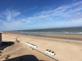 A picture of the hotel: Geniet van de zee met dit top-appartement Fuji Ostend