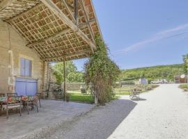 صور الفندق: Burgundian Farmhouse in Talon with Fireplace