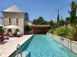 Domaine de Larchey & son restaurant - Bordeaux Sud, hotel v destinácii Saint-Médard-dʼEyrans