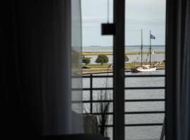 Ö Seaside Suites & SPA, hotel in Kuressaare