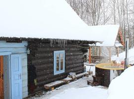Zbojnícke Chalúpky, Hotel in Čavoj
