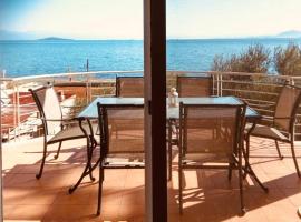 Hotel kuvat: Πανέμορφο κ ήσυχο σπίτι με θέα τον Αμβρακικό!