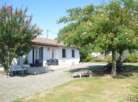 A picture of the hotel: VILLA AUX PIEDS DES PYRENEES