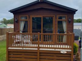 Khans Cabin, hotel v destinaci Felton