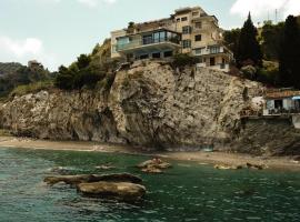 Hotel Foto: la roccia sul mare
