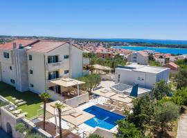 Pool Terrace Sea View Šarkić, hotel in Novalja