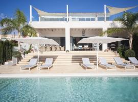 Фотография гостиницы: Cala Mayor Villa Sleeps 10 with Pool Air Con and WiFi