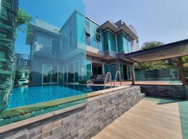 Hotel Photo: pool villa house