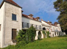 Hotelfotos: Demeure de 7 chambres a Velles avec magnifique vue sur le lac jardin amenage et WiFi