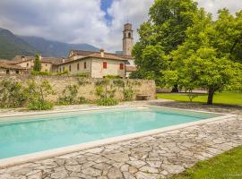 Zdjęcie hotelu: Pieve di Soligo Villa Sleeps 20 with Air Con