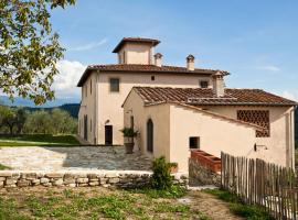 Hotelfotos: San Donato in Collina Villa Sleeps 15 with Pool and Air Con