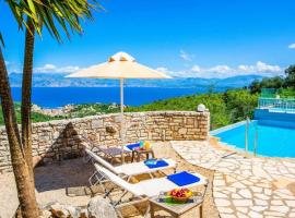 호텔 사진: Lithiasmenos Villa Sleeps 6 with Pool Air Con and WiFi