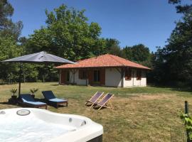 A picture of the hotel: Spa et détente au cœur de la forêt des Landes