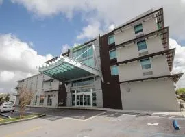 Holiday Inn Express & Suites Miami Airport East by IHG