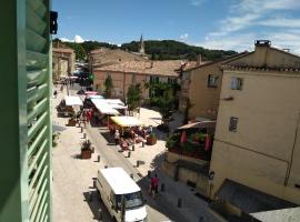 Hotel fotoğraf: Maison de village, les hirondelles