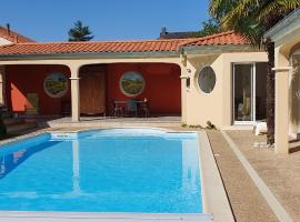 Ξενοδοχείο φωτογραφία: Gite calme #2 ou 3 pers #Piscine #Cholet #Wifi haut débit #Travailleurs Thalès Lacroix et autres entreprises #Petits déjeuners et repas possibles sur demande