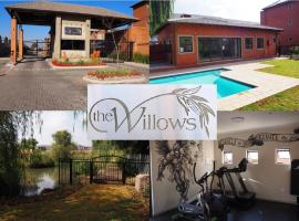 Hotel fotoğraf: OR Tambo Self Catering Apartments, The Willows