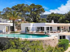 होटल की एक तस्वीर: Very beautiful Villa Ibiza with views - 5BD