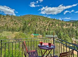 รูปภาพของโรงแรม: Cozy CO Rocky Mountain Retreat Near Pikes Peak!