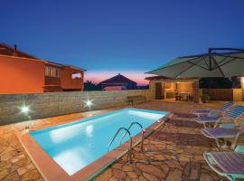 รูปภาพของโรงแรม: Luxury Villa Maria with Pool