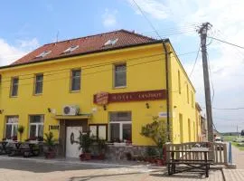 兰日霍特纳德拉兹酒店