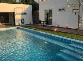 Chiang Khan Riverside Pool Villa, Hotel in Chiang Khan