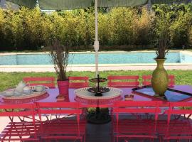 Hotelfotos: Villa avec piscine et jardin à St Cyr Sur Loire. 92451