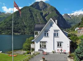Chalet Villa Esefjord by Interhome, hotel in Balestrand
