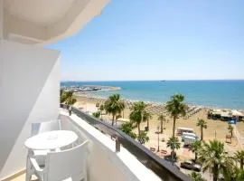 Les Palmiers Beach Boutique Hotel & Luxury Apartments, hotel in Larnaca