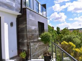 Hotel Photo: ALBERGUE HOSTING DUERO