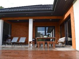 Hotel Foto: Private house with a grill terrace and sauna in Tartu