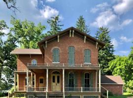 Foto di Hotel: 1868 Victorian Italianate Villa