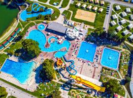 Mediteran Homes with Terme Čatež Tickets、チャテジ・オプ・サヴィのホテル