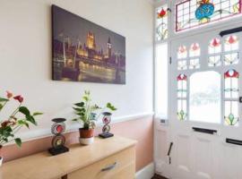 Hotel Foto: Lovely 1-Bed Apartment in London