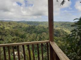 Hotel Foto: Treehouse Bon Mange Organic Farm