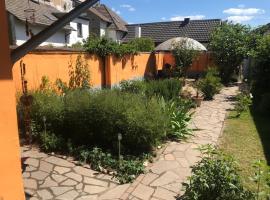 호텔 사진: Ferienhaus Rheinperle mit Garten in Remagen am Rhein - Nähe Bonn