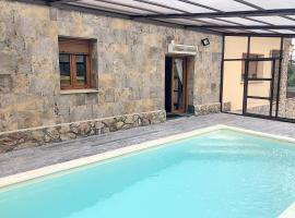 A picture of the hotel: Villa Encinas Piscina Climatizada
