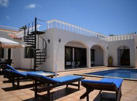 Ξενοδοχείο φωτογραφία: Tenerife 3 bedroom villa, heated pool, beach, siam park nearby