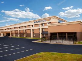 Baymont by Wyndham Traverse City, hotel in Traverse City