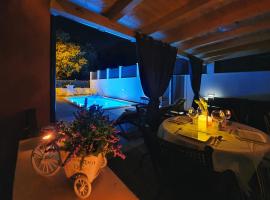 รูปภาพของโรงแรม: Villa with a heated Pool near Split with Magnificent View